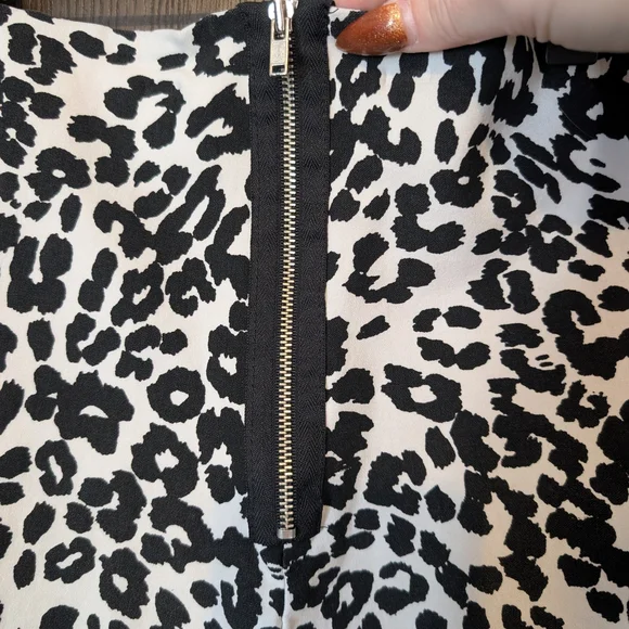 Classy Leopard Print Women's Shorts - Picture 3 of 6